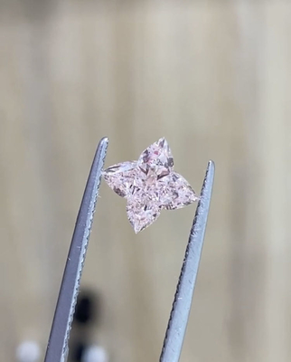 Il laboratorio artificiale ha costruito i diamanti che il quadrifoglio immagina il diamante rosa intenso