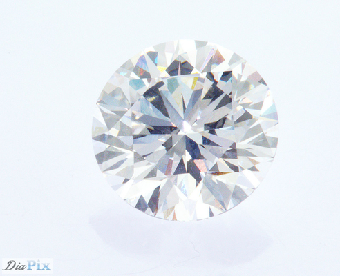 Diamante di taglio rotondo di laboratorio coltivato con cardiopatia.